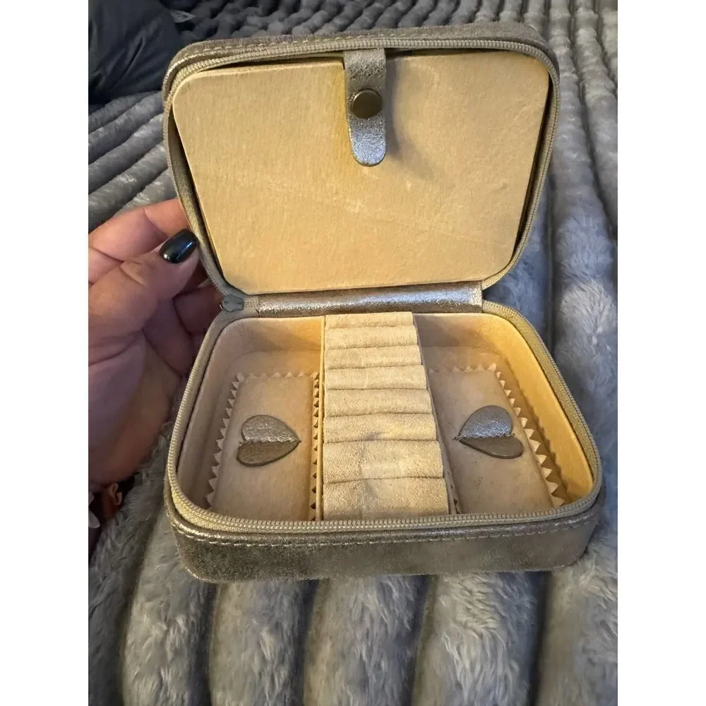 Vintage love p & g y2k travel jewelry box/storage case